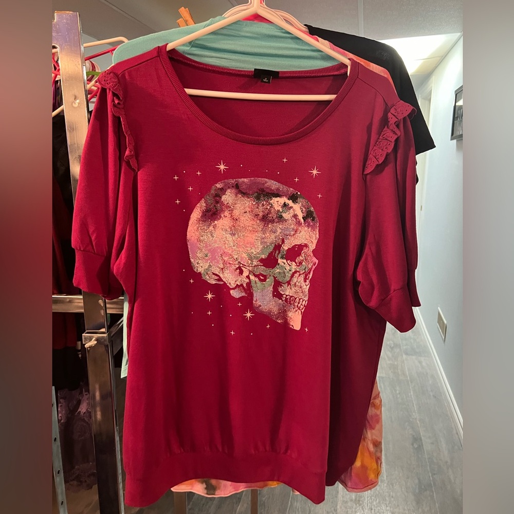 Beautiful torrid ruffle shoulder shirt